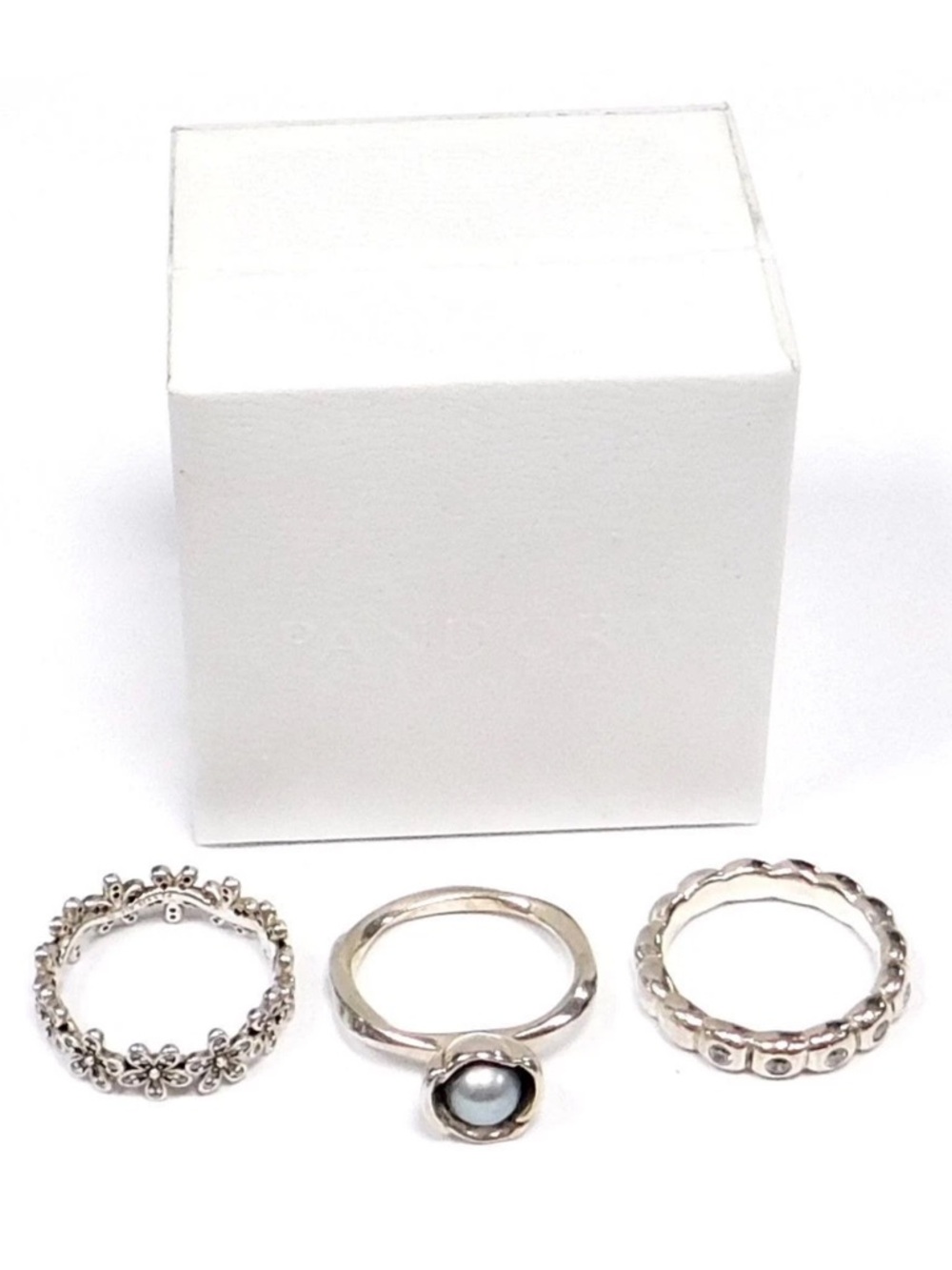 Pandora Silver Flower Ring with White Pearl - Picture 2 of 3